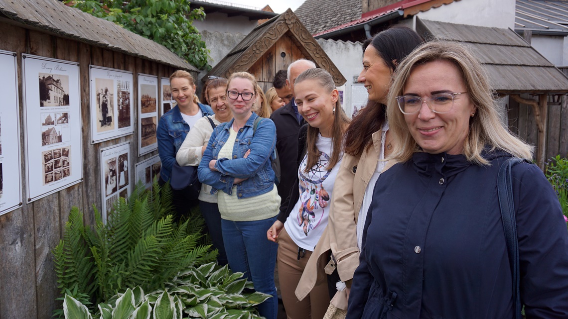 Szacowni goście odwiedzili wiatrak i Izbę Regionalną