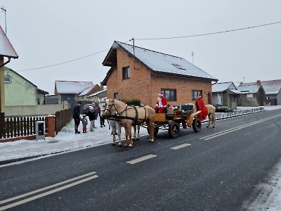 Przejazd świętych Mikołajów 6 grudnia 2023-8