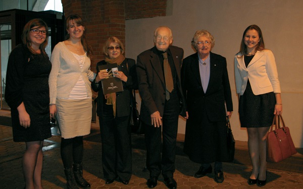 od prawej: Alicja, Katarzyna  Zachwatowicz–Jasieńska, Andrzej Wajda, Krystyna Zachwatowicz-Wajda , Vita Tsytsurska, Basia Dragan